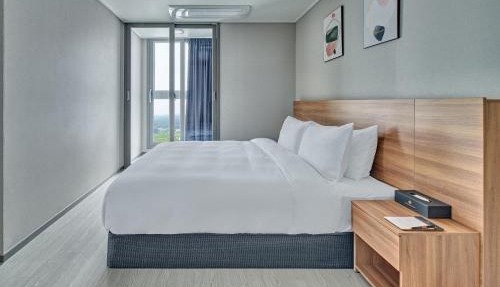 Gangneung Chonpines Ocean Suites Hotel