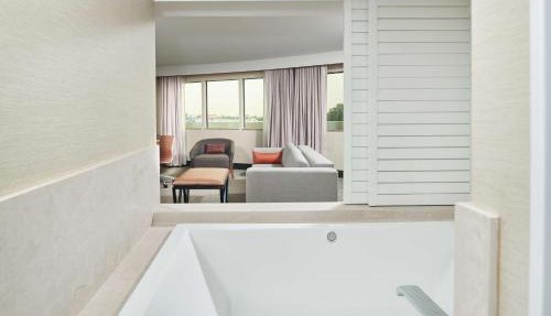 Doubletree By Hilton Fullerton