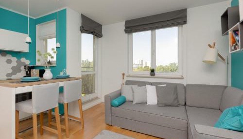 Metro Wilanowska Apartment with Parking by Noclegi Renters