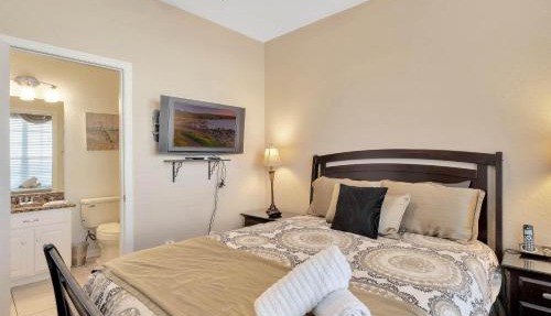 WH7642SKC 3 beds pool home Gated resort