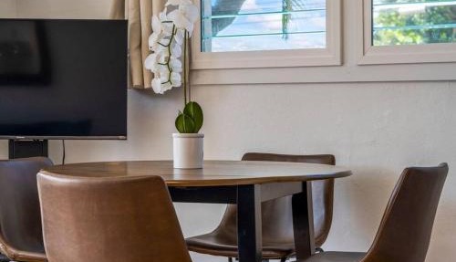 Kihei Kai Nani 100- Remodeled Ground floor, Oceanview, steps to Beach