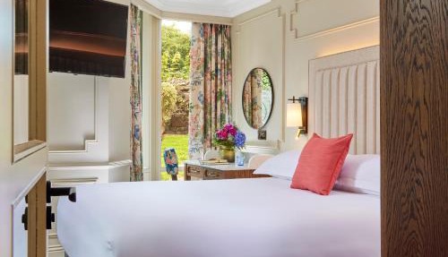 Waterloo Town House & Suites