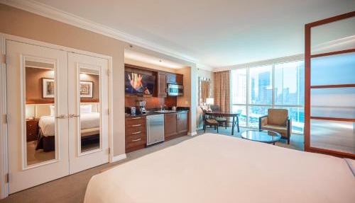 NO RESORT FEES-MGM StripView Adjoining Suites F1 View