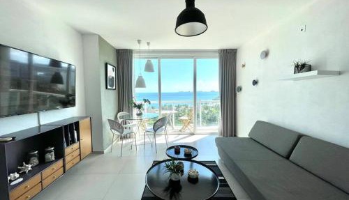 *SUN SCAPE Beachfront Studio by Casa Paraiso*