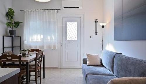 Seabreeze apartment in Palaio Faliro/Netflix