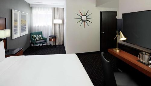 Doubletree By Hilton Montreal Airport