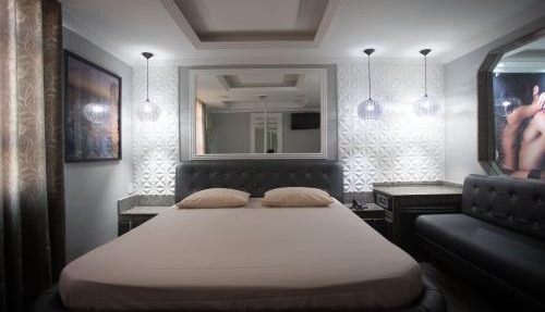Hotel Show Adult Only