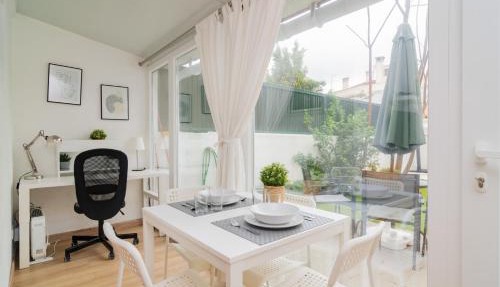 Lovely & Bright Family Flat W/Patio