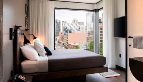 Moxy Chicago Downtown