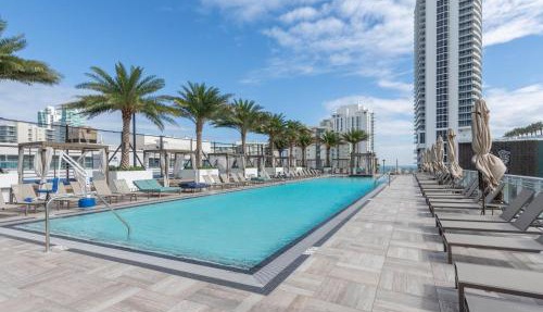 HYDE BEACH HOUSE THREE-BEDROOM, WATERFRONT, OCEAN AND INTERCOSTAL VIEW, ROOFTOP POOL, 5 MiN WALK TO BEACH, NO RESORT & PARKING FEES, CHECK DETAILS