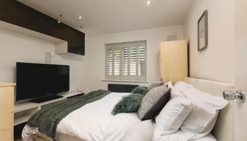 Just 20 mins from Buckingham Palace!