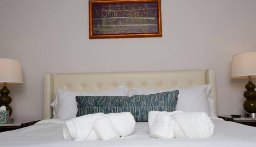 Comfy Studio with Cali King Size Mattress