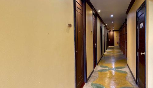 At Gate Thaphae Hotel