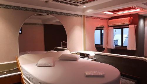 BAMBINA HOTEL -Adultos Somente