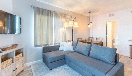 Deluxe Studio w/Lakeview - free parking/pool
