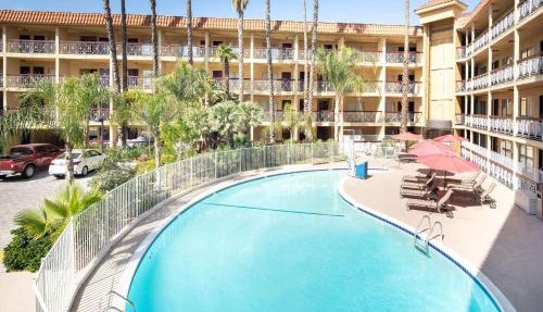 Ramada by Wyndham Burbank Airport