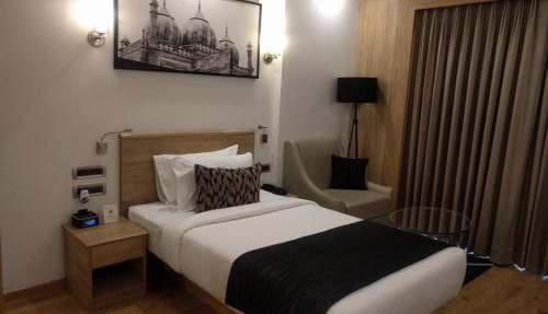 Lemon Tree Premier City Center