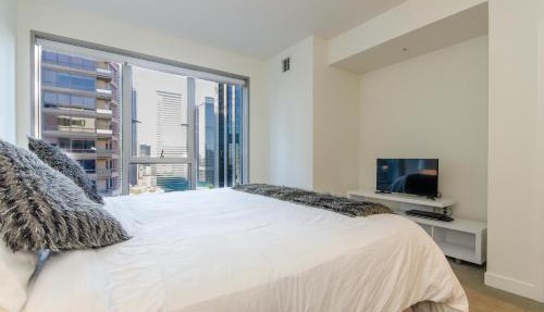 Cityscape Luxury High-Rise 1-Bedroom