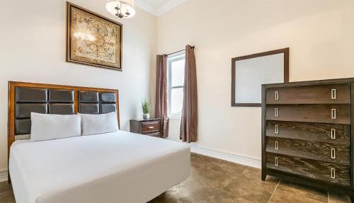 Spacious 4BR Condo on Carondelet Near All Hot Spo