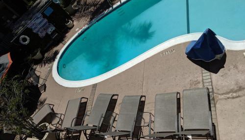 Tarzana Inn