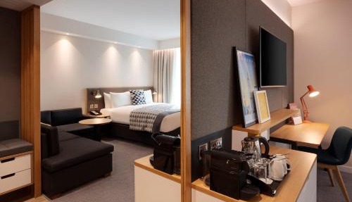 Holiday Inn London Heathrow - Bath Road by IHG