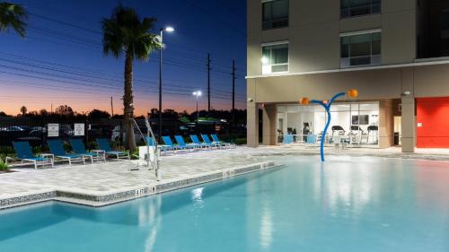 Holiday Inn Express & Suites Orlando At SeaWorld by IHG - With Free Shuttle Service to SeaWorld Parks