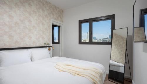 Sea View 2 BR near Shouk Hacarmel by HolyGuest