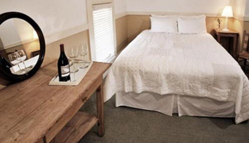Valley Ford Hotel