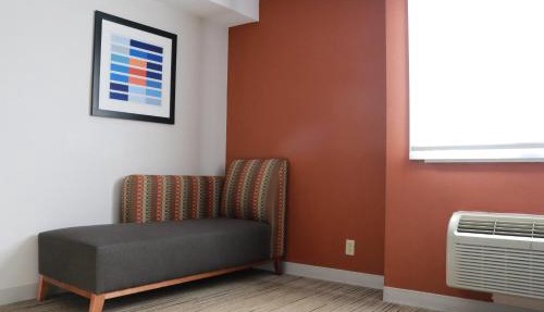 Holiday Inn Express & Suites Seattle-Sea-Tac Airport by IHG