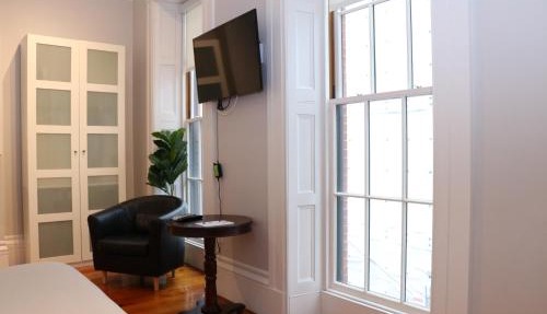 Charming & Stylish Studio on Beacon Hill #8