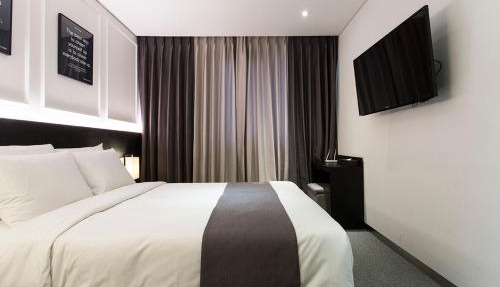 Vella Suite Hotel